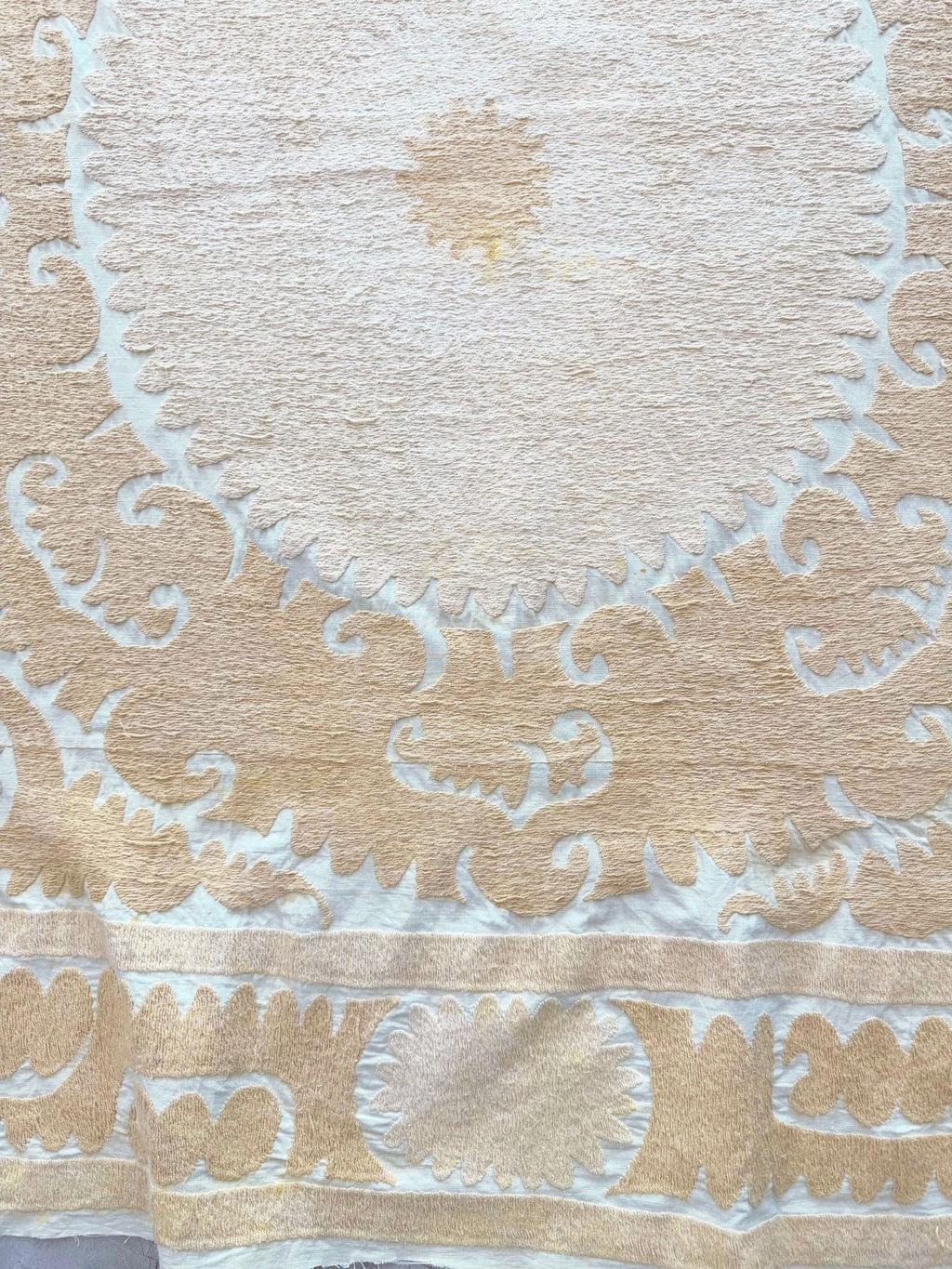El İşlemesi Suzani Duvar Örtüsü 127 x 134 cm