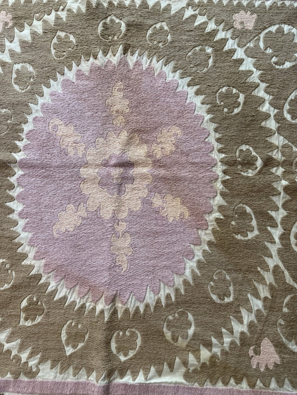 El İşlemesi Suzani Duvar Örtüsü 145 x 159 cm