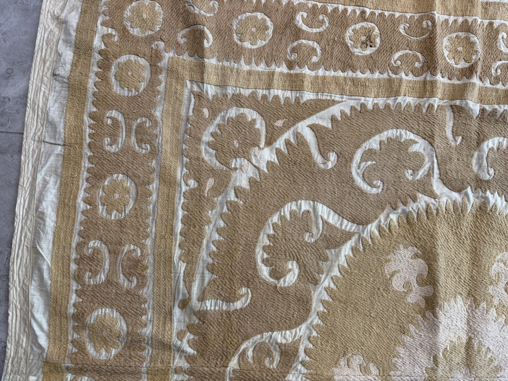 El İşlemesi Suzani Duvar Örtüsü 145 x 156 cm