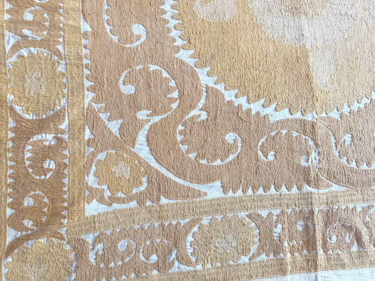 El İşlemesi Suzani Duvar Örtüsü 135 x 150 cm