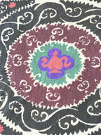 El İşlemesi Suzani Duvar Örtüsü 115 x 124 cm