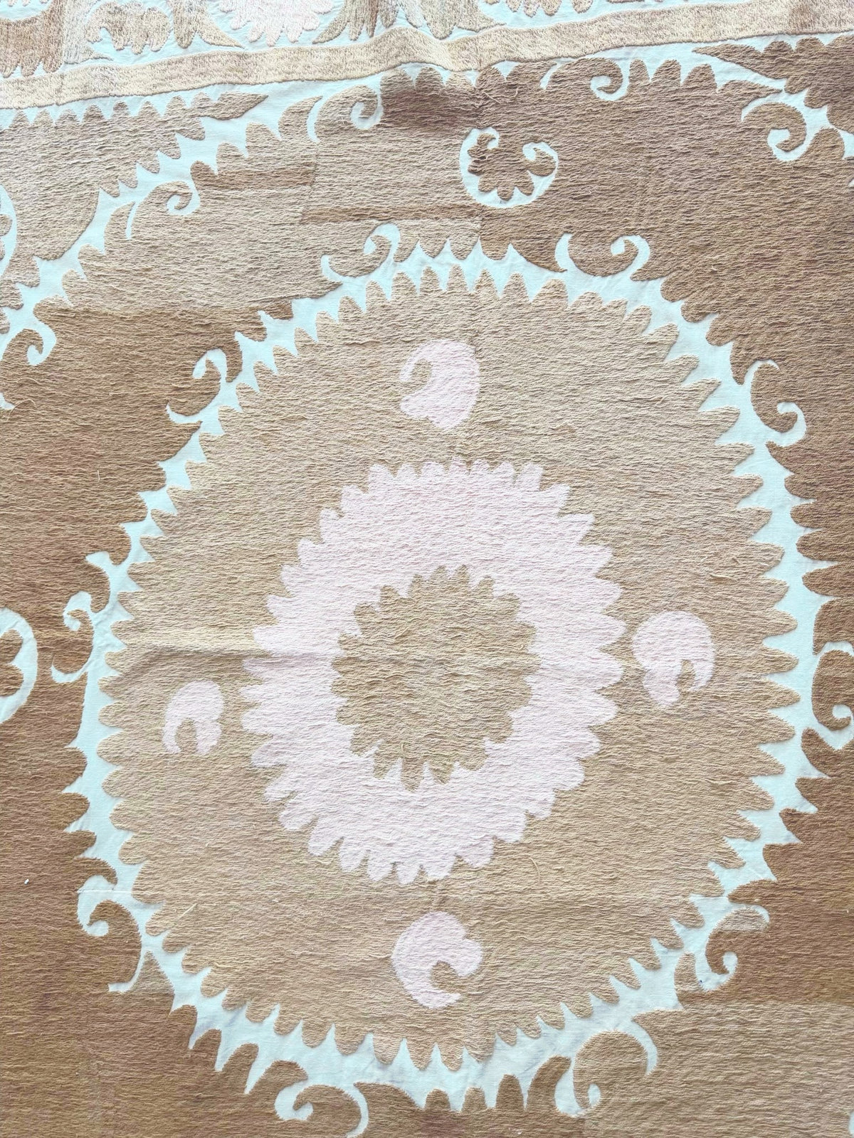 El İşlemesi Suzani Duvar Örtüsü 145 x 150 cm