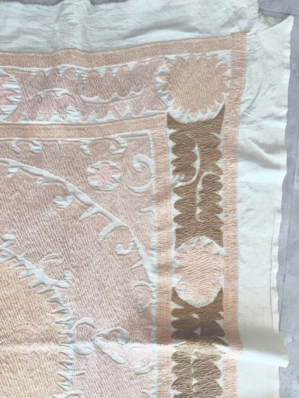 El İşlemesi Suzani Duvar Örtüsü 132 x 138 cm