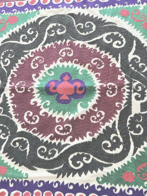 El İşlemesi Suzani Duvar Örtüsü 117 x 127 cm