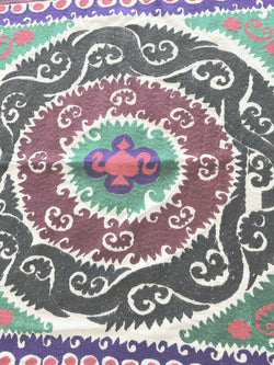 El İşlemesi Suzani Duvar Örtüsü 117 x 127 cm