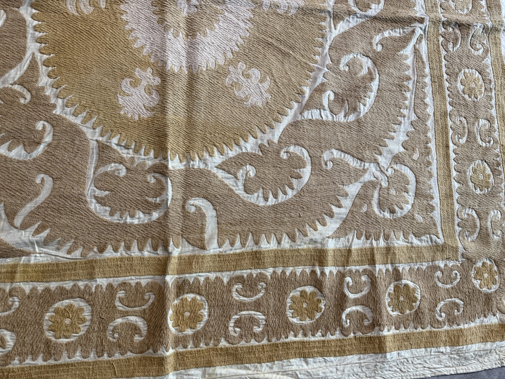 El İşlemesi Suzani Duvar Örtüsü 145 x 156 cm