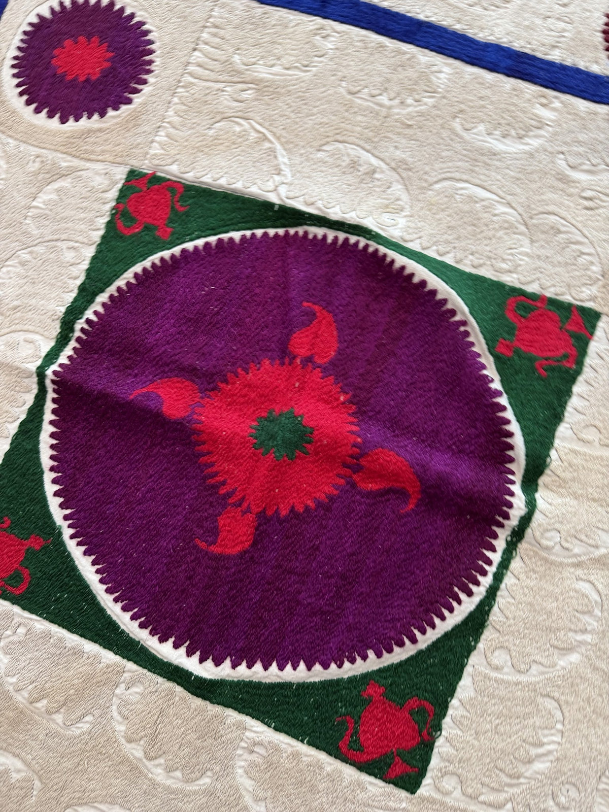 El İşlemesi Suzani Duvar Örtüsü 129 x 132 cm