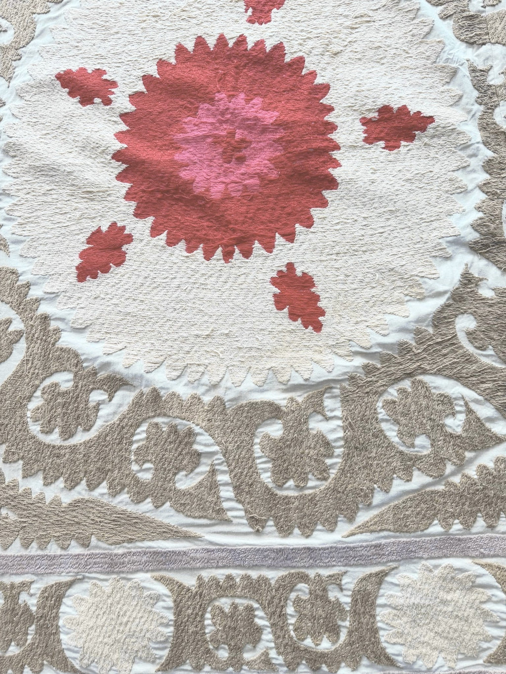 El İşlemesi Suzani Duvar Örtüsü 125 x 130 cm