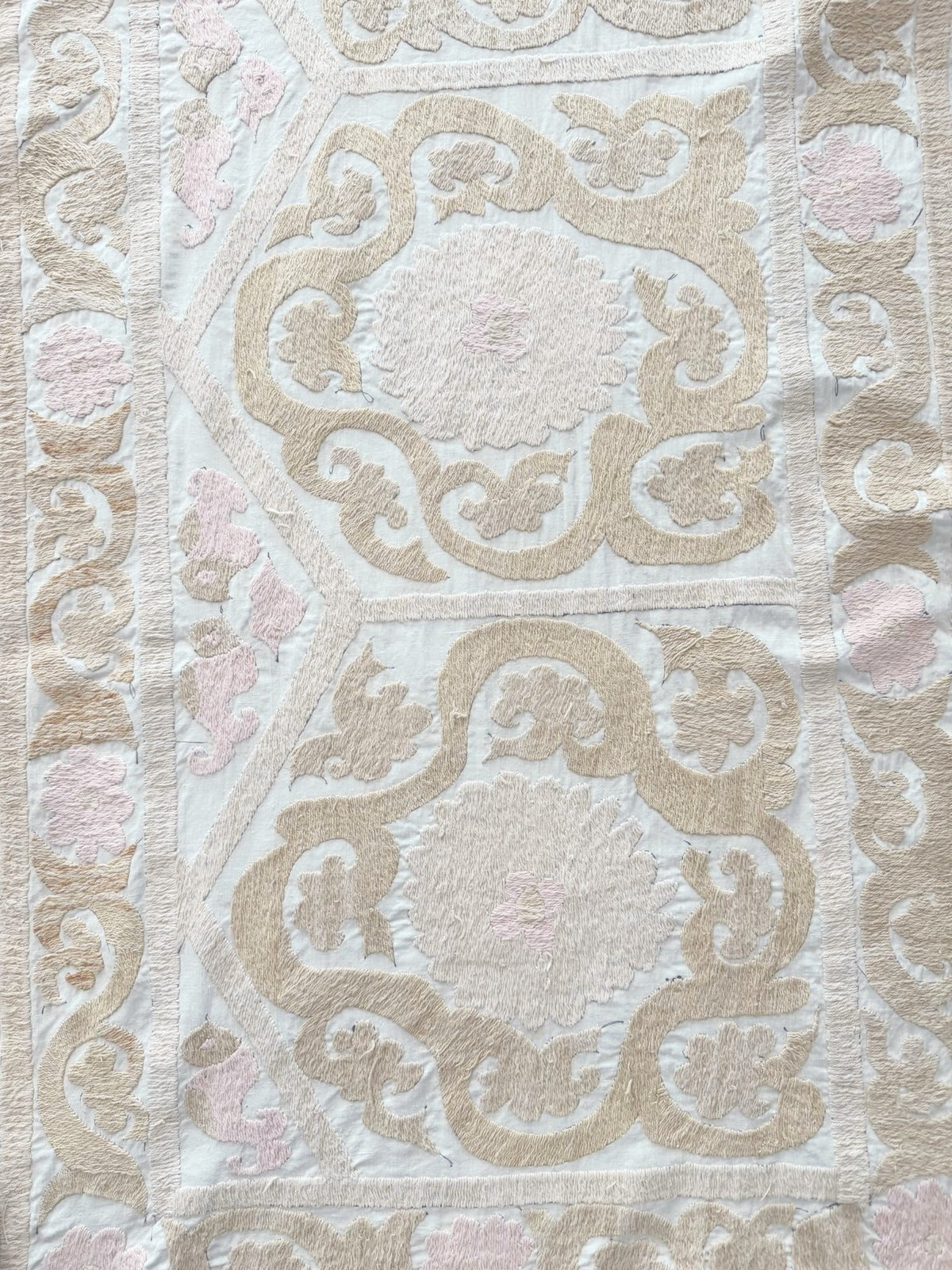El İşlemesi Suzani Duvar Örtüsü 77 x 360 cm