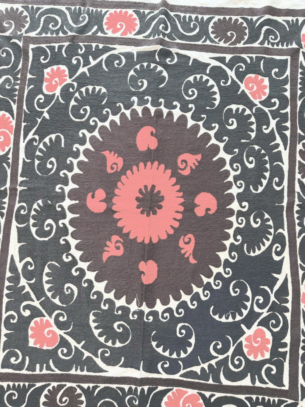 El İşlemesi Suzani Duvar Örtüsü 140 x 156 cm