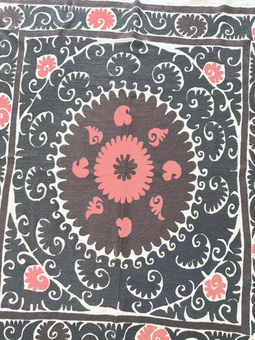 El İşlemesi Suzani Duvar Örtüsü 140 x 156 cm
