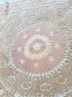 El İşlemesi Suzani Duvar Örtüsü 135 x 144 cm