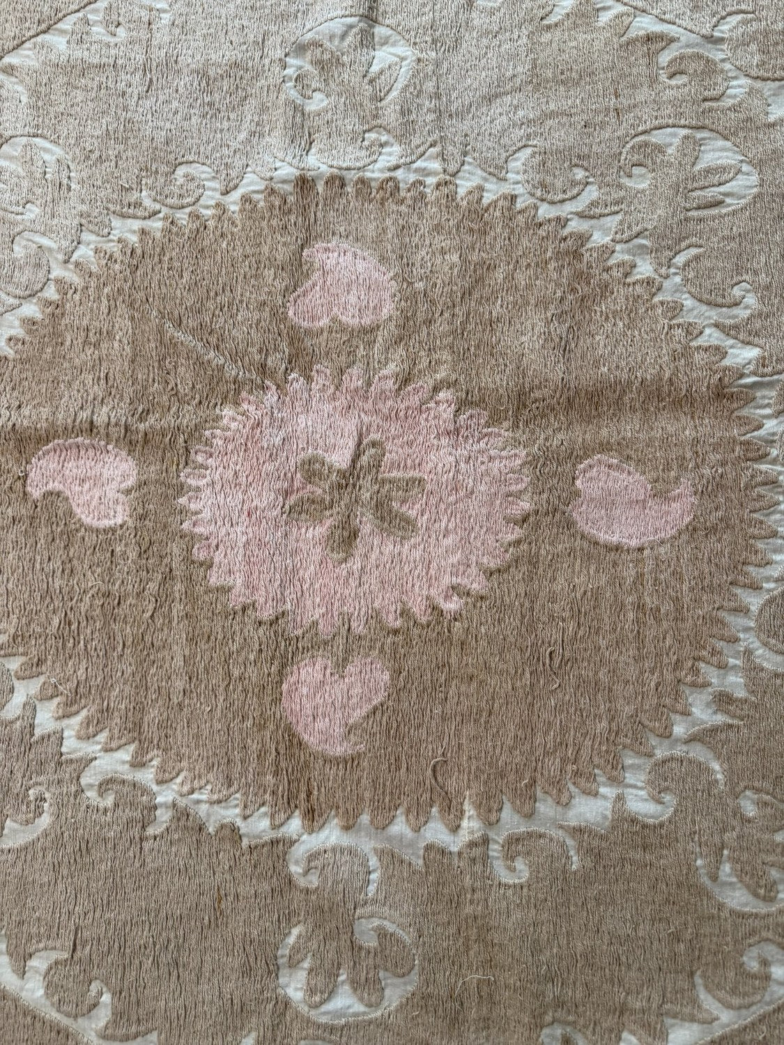 El İşlemesi Suzani Duvar Örtüsü 130 x 153 cm