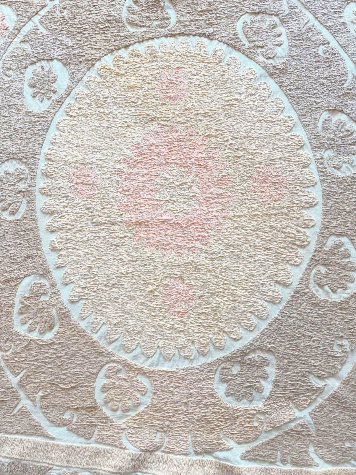 El İşlemesi Suzani Duvar Örtüsü 127 x 137 cm