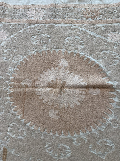 El İşlemesi Suzani Duvar Örtüsü 131 x 133 cm