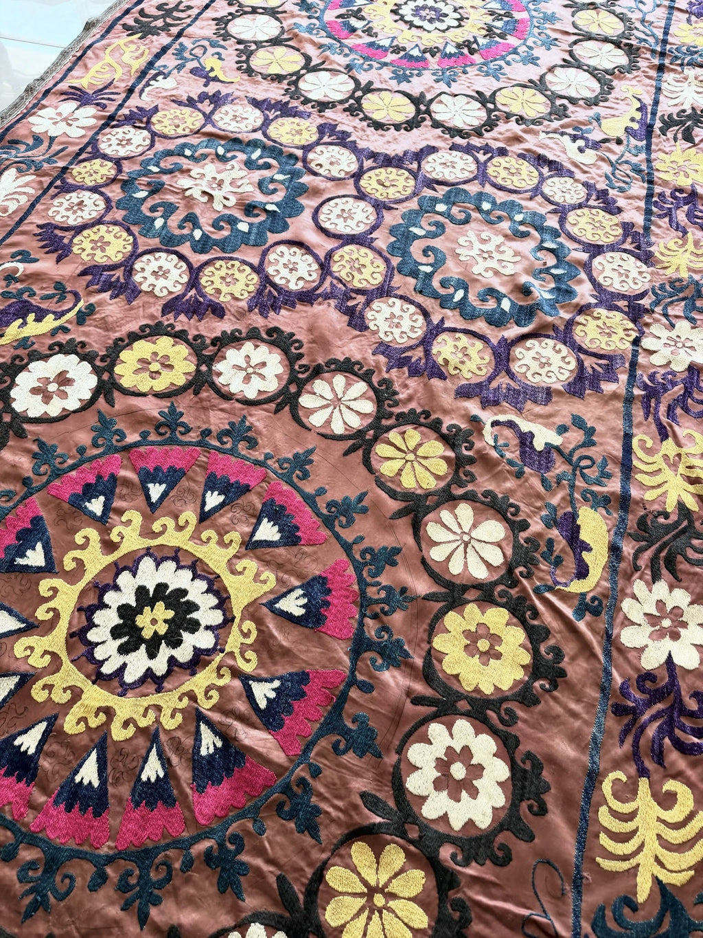 El İşlemesi Suzani Duvar Örtüsü 135 x 280 cm