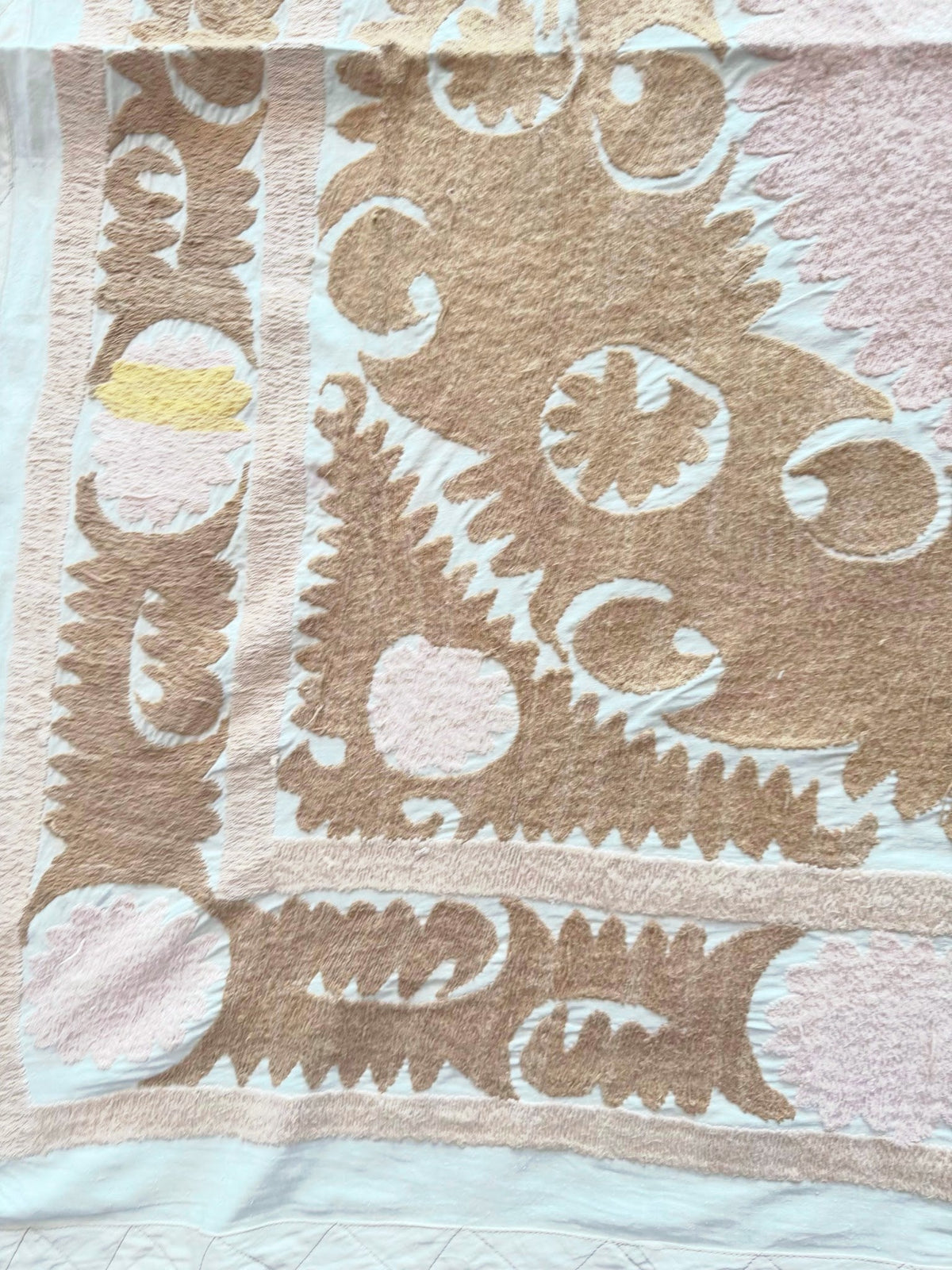 El İşlemesi Suzani Duvar Örtüsü 132 x 146 cm