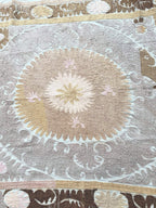 El İşlemesi Suzani Duvar Örtüsü 139 x 148 cm