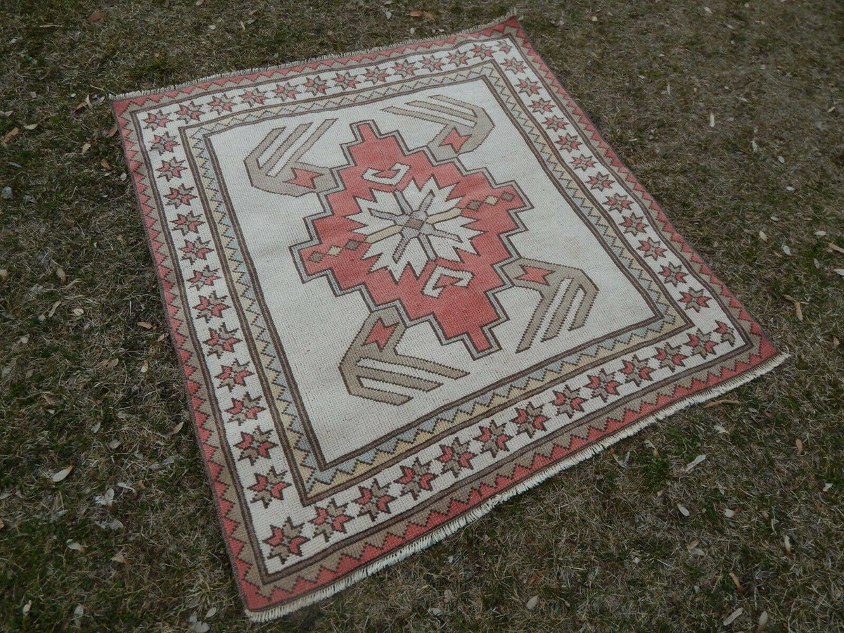 Vintage Kilim 116 x 122 cm
