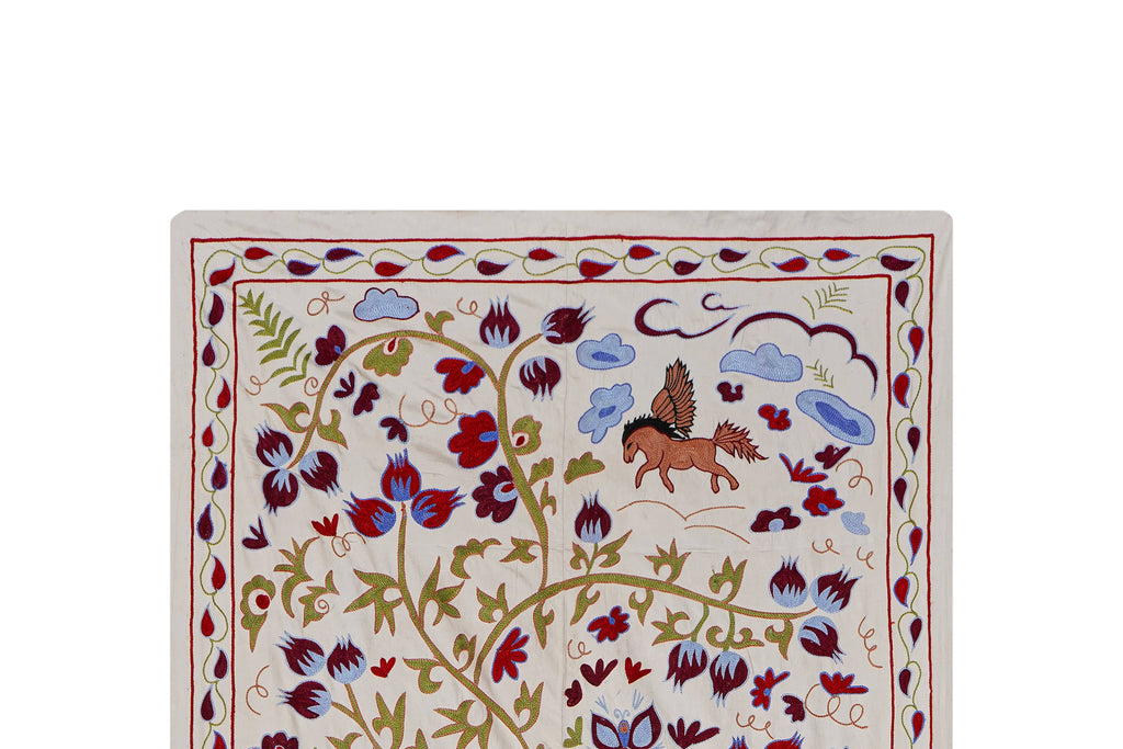 Tavus Kuşu Desenli Suzani Duvar Örtüsü 108 x 184 cm