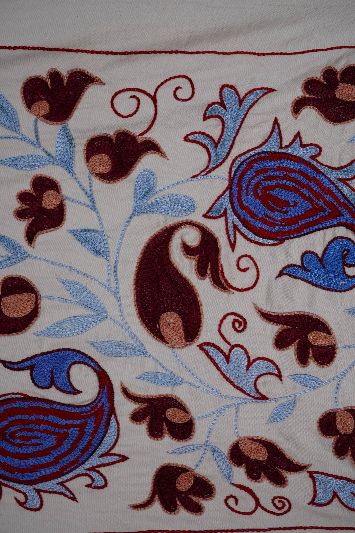 El İşlemesi Suzani Duvar Örtüsü 51 x 185 cm