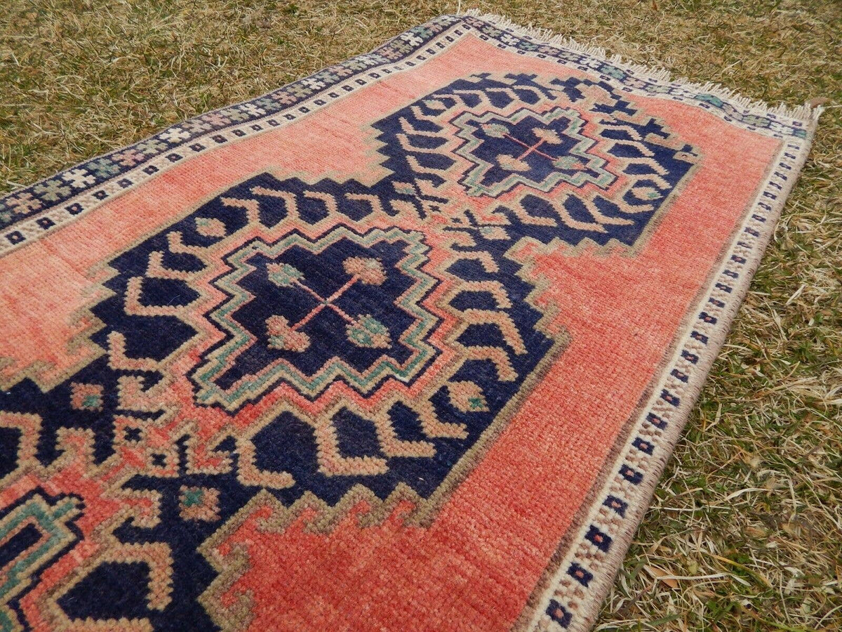 Vintage Uşak Halı 46 x 99 cm