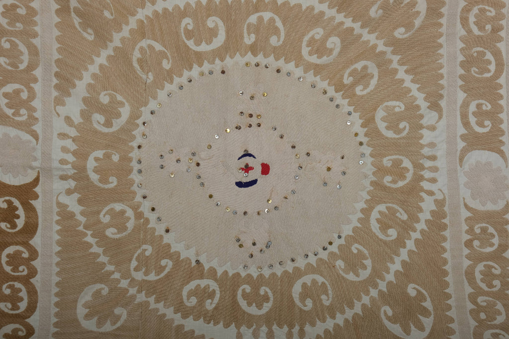 El İşlemesi Suzani Duvar Örtüsü 130 x 136 cm