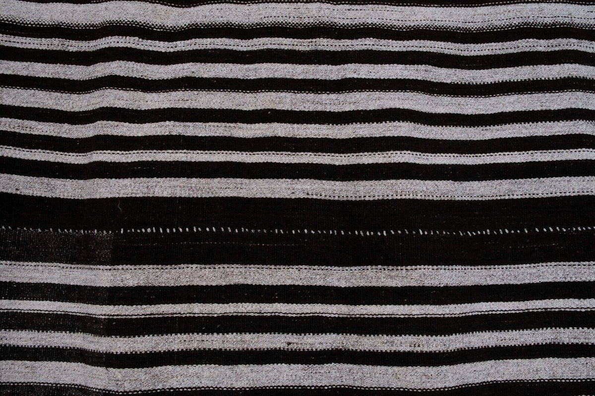 Vintage Kilim 193 x 228 cm