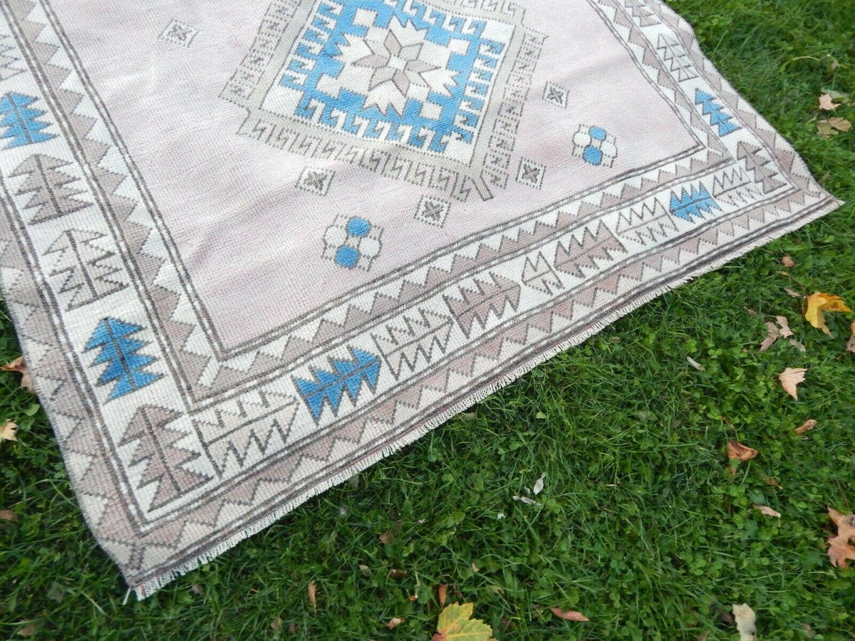 Vintage Uşak Halı 155 x 190 cm