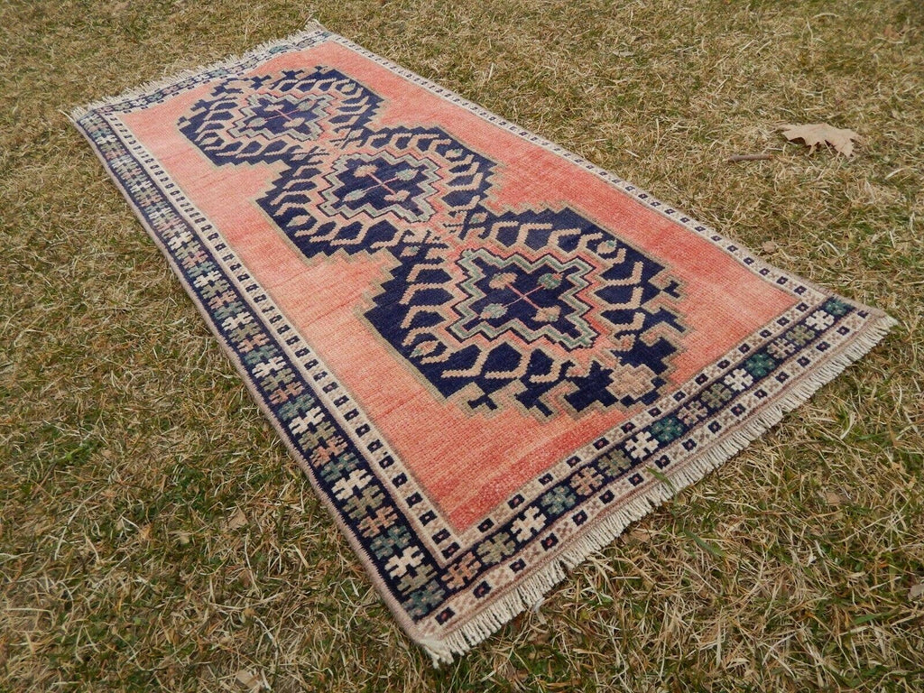 Vintage Uşak Halı 46 x 99 cm