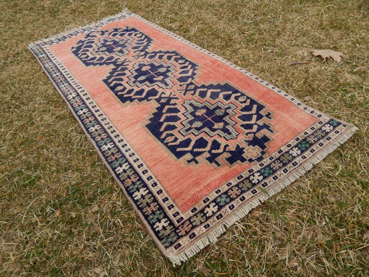 Vintage Uşak Halı 46 x 99 cm