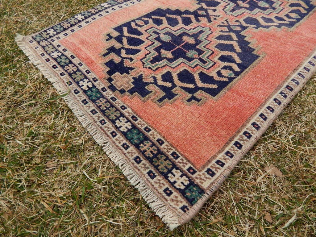 Vintage Uşak Halı 46 x 99 cm