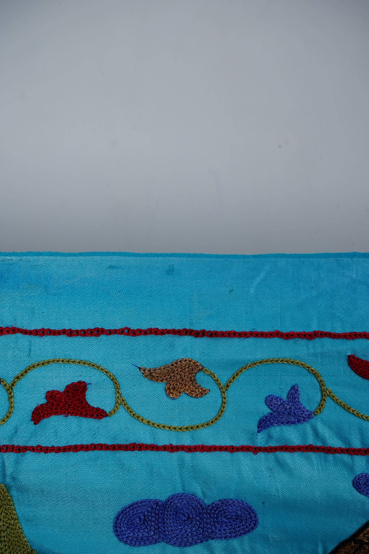 El İşlemesi Suzani Duvar Örtüsü 103 x 190 cm