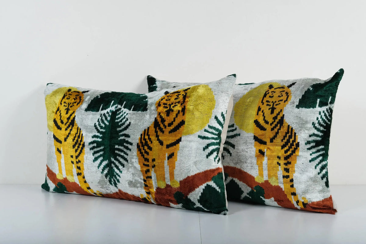 Kaplan Desenli İpek Ikat Kadife Kırlent Kılıfı 2'li Set 46 x 76 cm