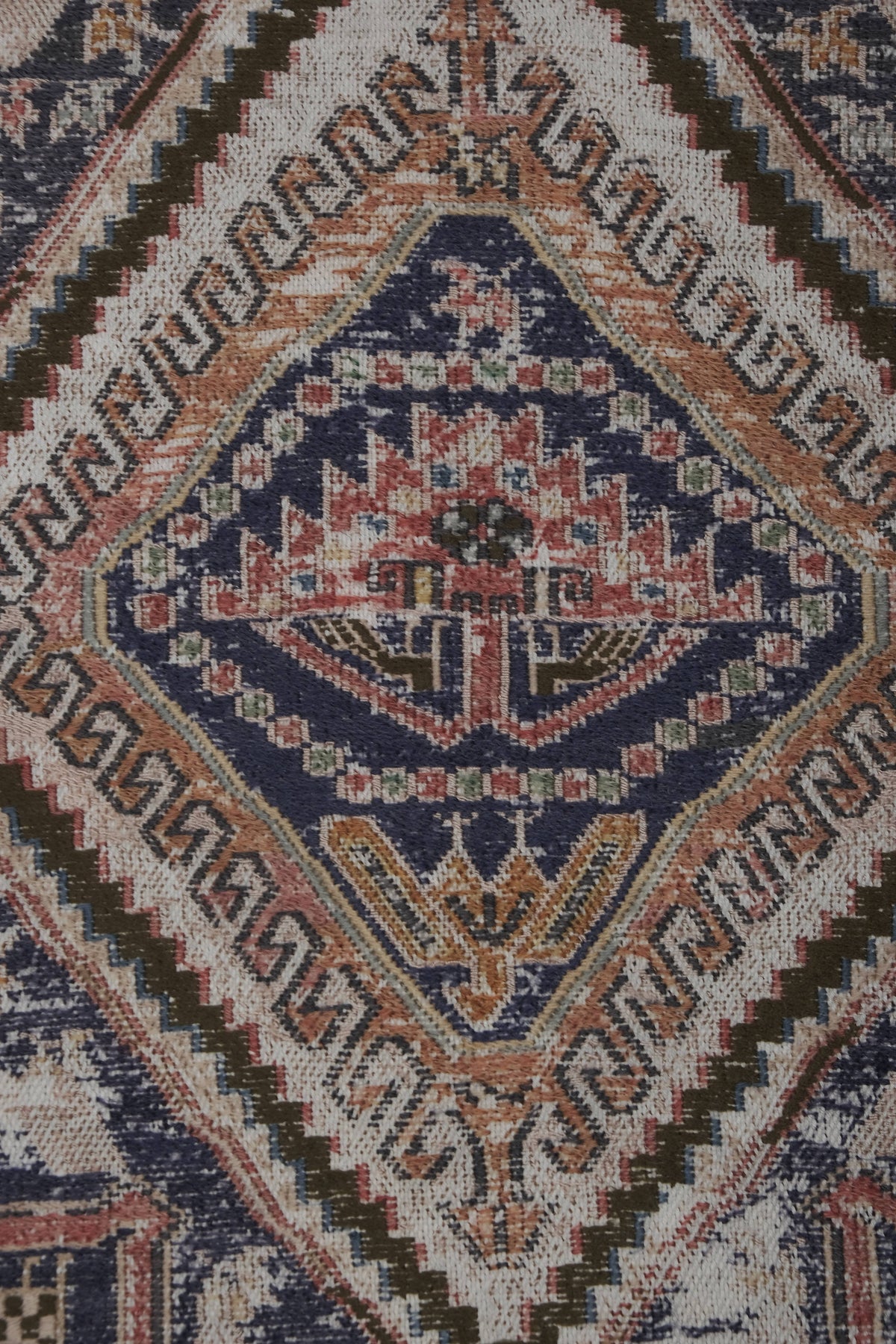 Vintage Sumak Kilim 111 x 204 cm