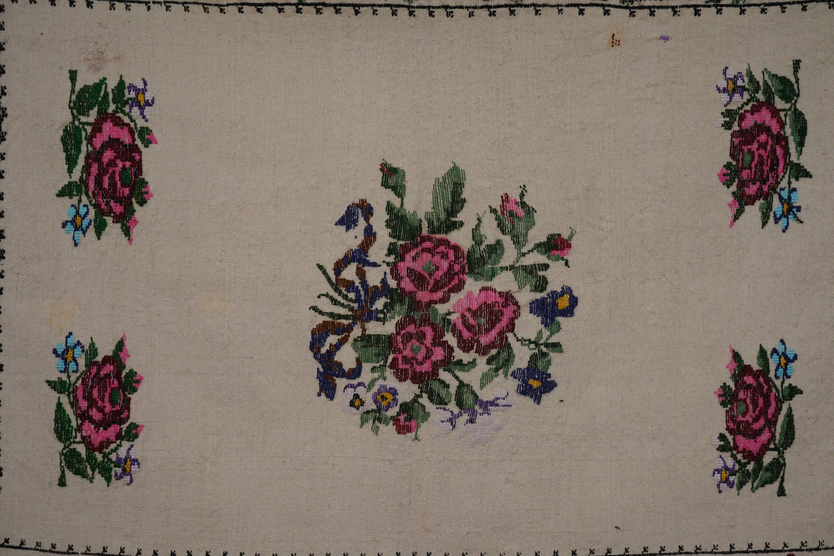 Vintage Kilim 94 x 134 cm