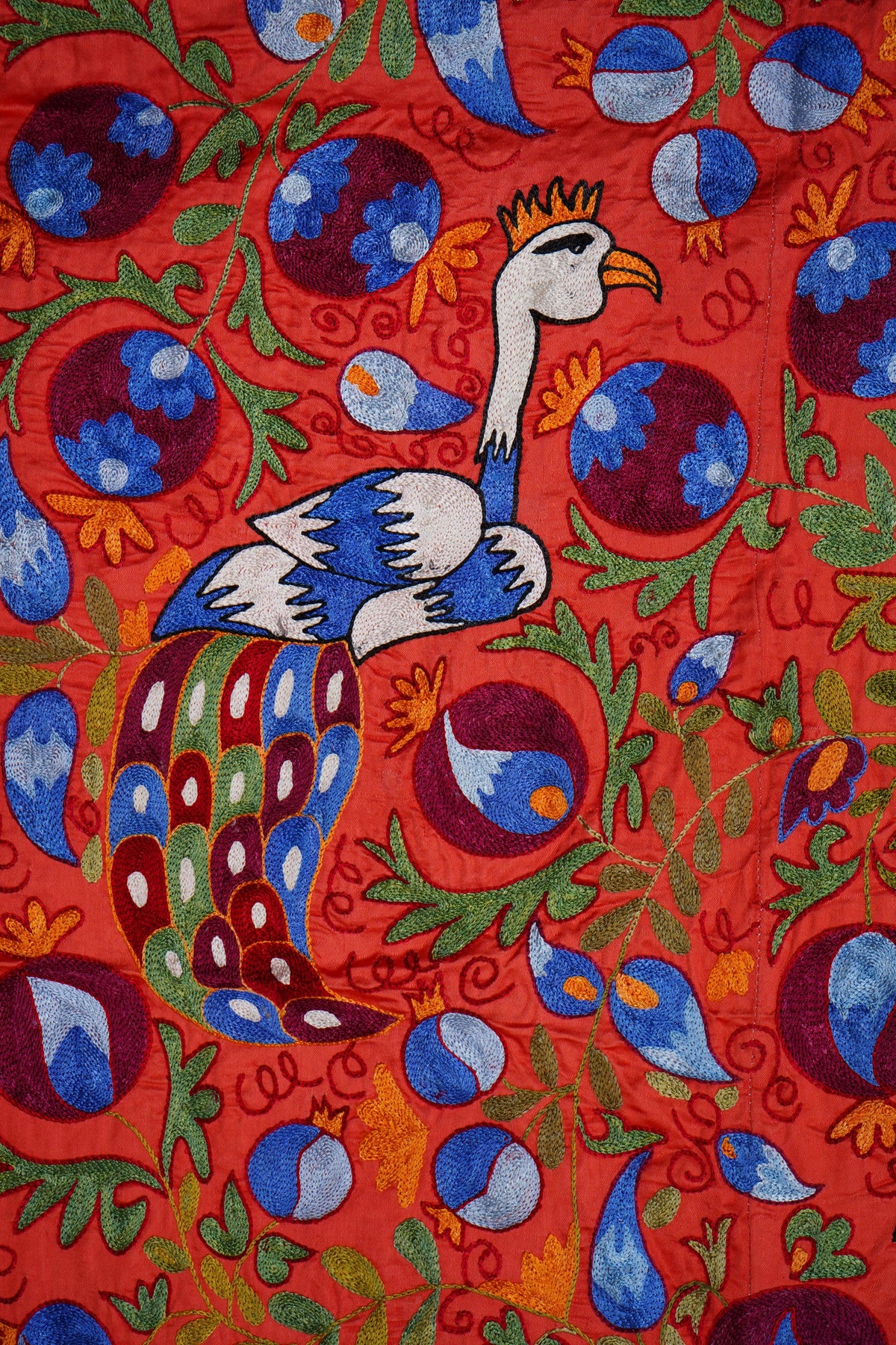 Tavus Kuşu Desenli Suzani Duvar Örtüsü 103 x 185 cm