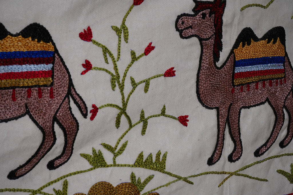 Deve Desenli Suzani Duvar Örtüsü 52 x 190 cm