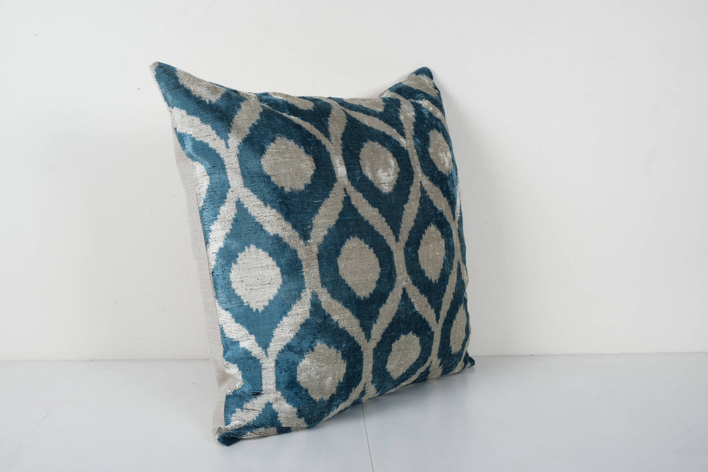 İpek Ikat Kadife Kırlent Kılıfı 58 x 58 cm