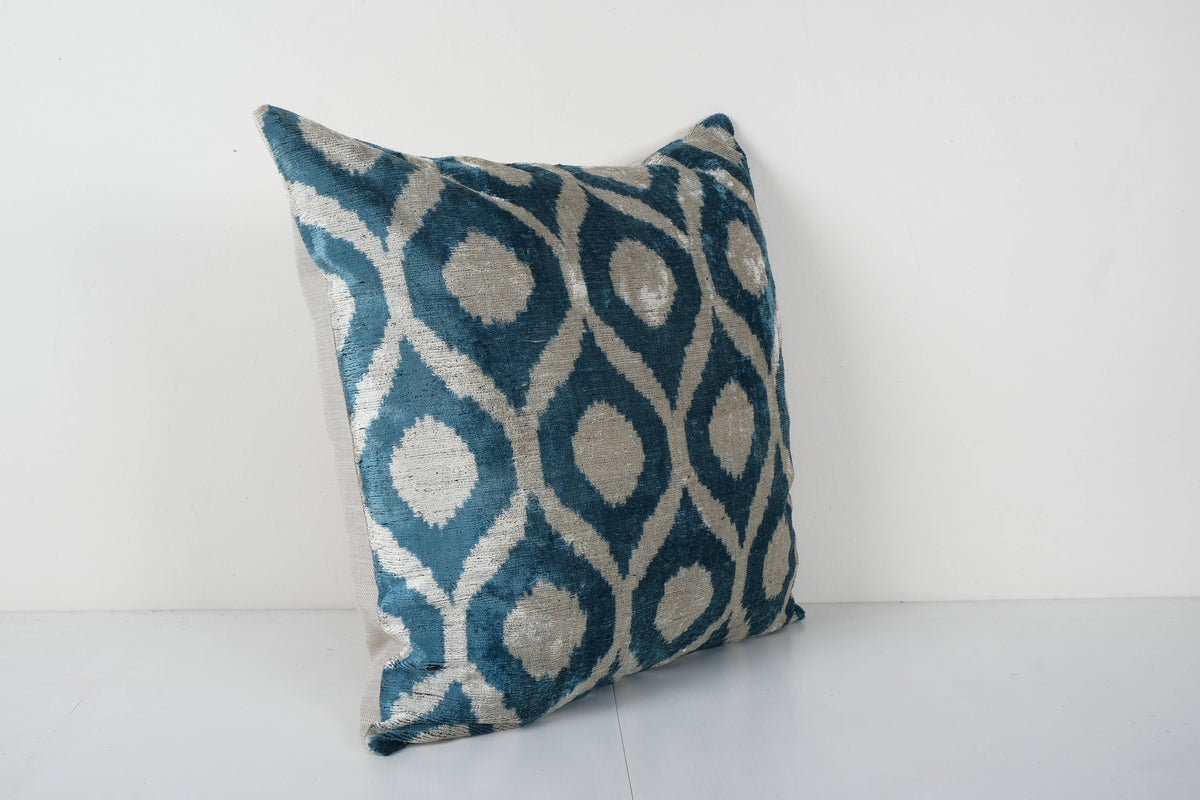 İpek Ikat Kadife Kırlent Kılıfı 58 x 58 cm