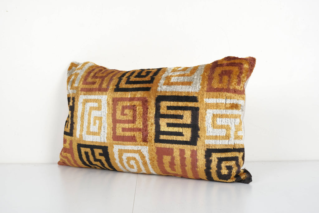 İpek Ikat Kadife Kırlent Kılıfı 37 x 63 cm