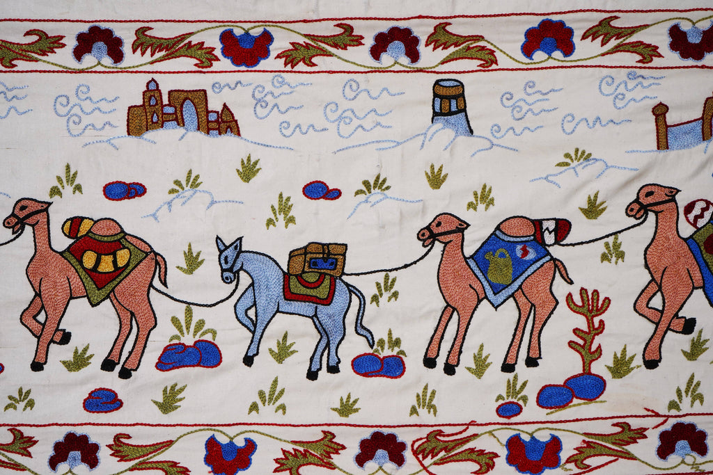 El İşlemesi Suzani Duvar Örtüsü 50 x 186 cm
