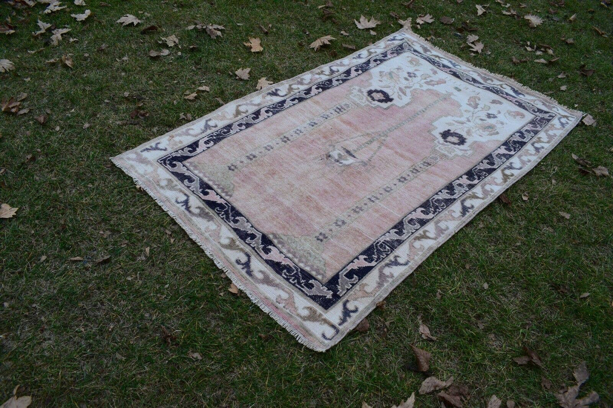 Vintage Uşak Halı 106 x 173 cm