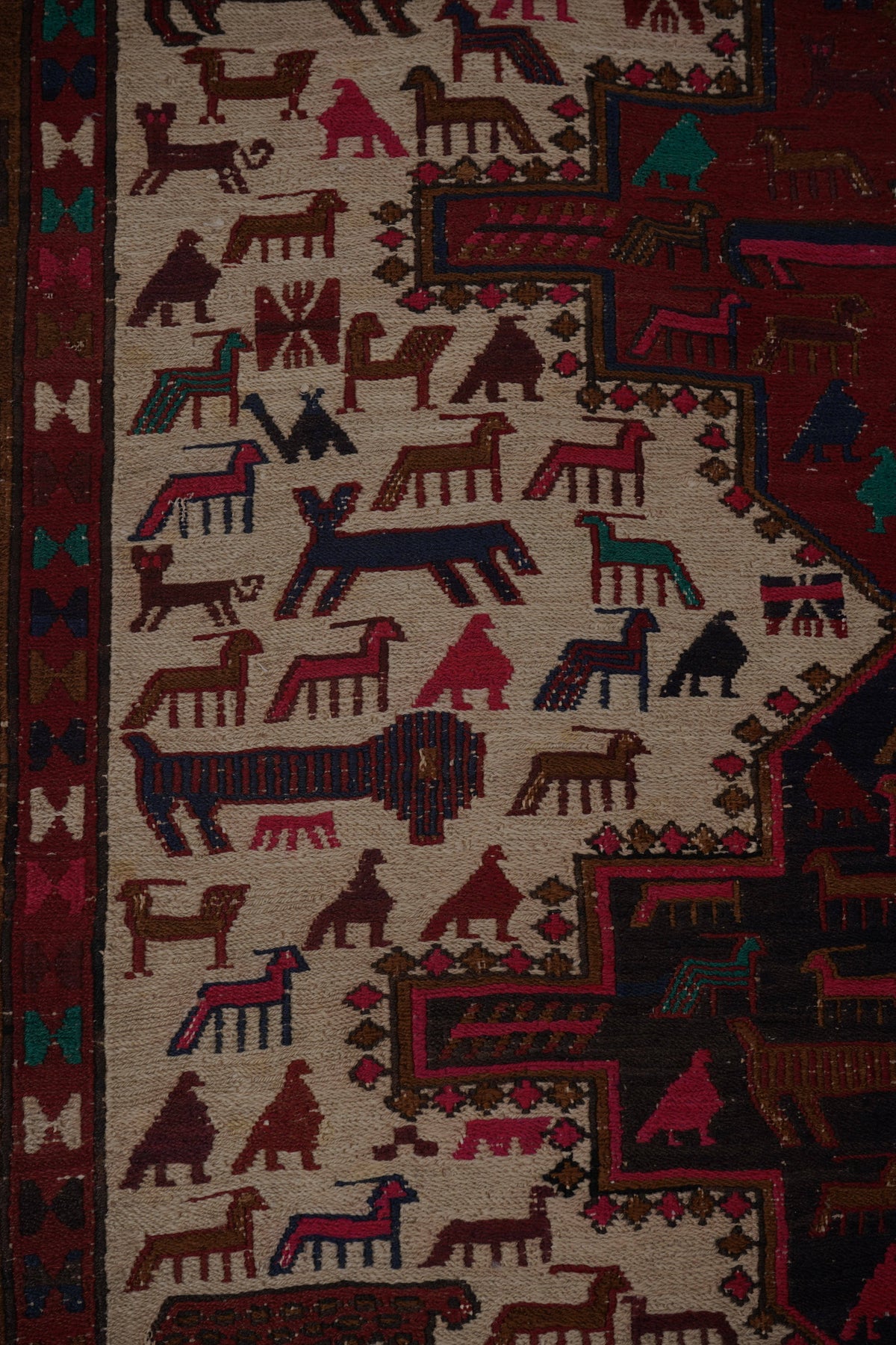 Vintage Sumak Kilim 108 x 143 cm