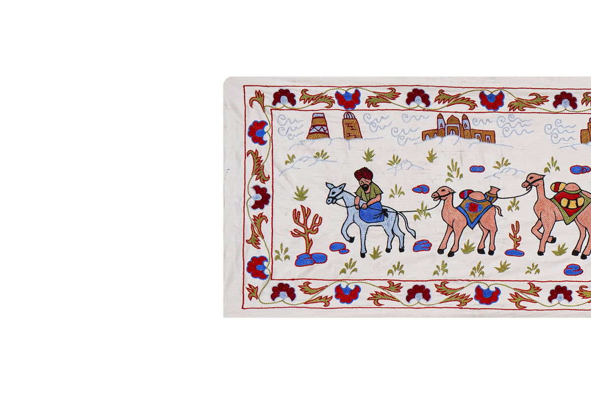 El İşlemesi Suzani Duvar Örtüsü 50 x 186 cm