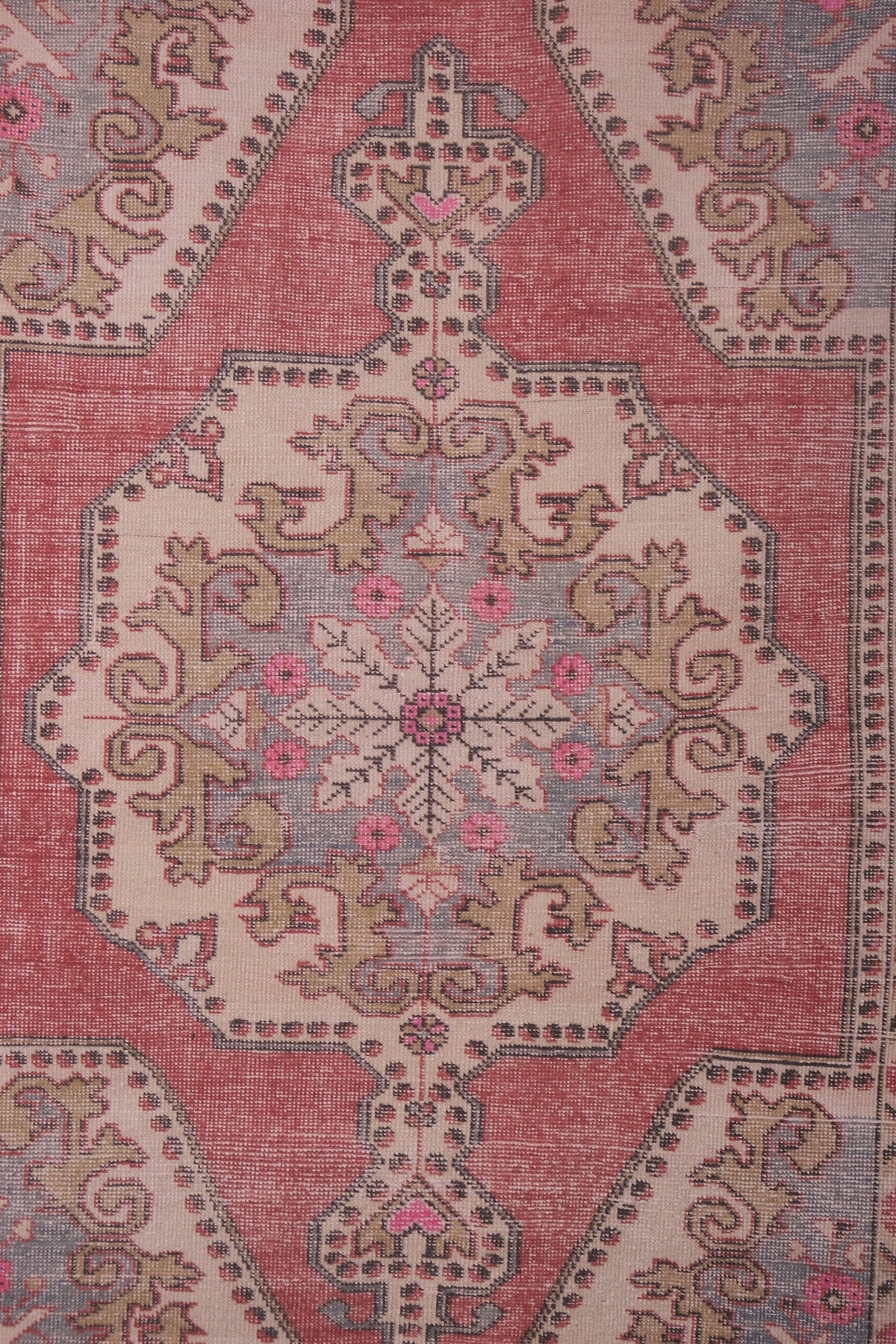 Vintage Uşak Halı 132 x 216 cm