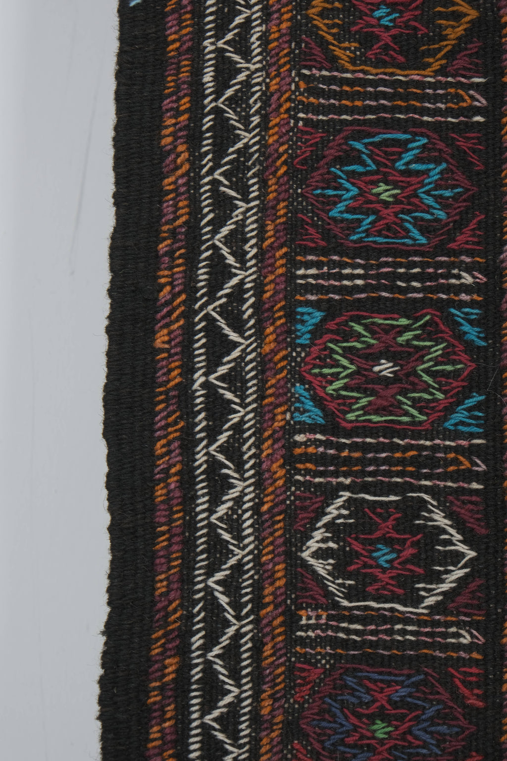 Vintage Sumak Kilim 102 x 163 cm