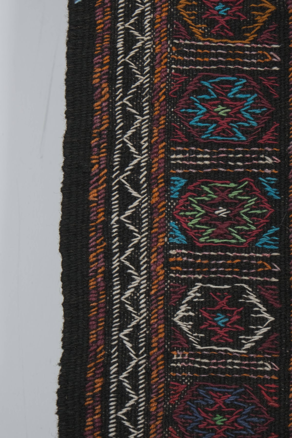 Vintage Sumak Kilim 102 x 163 cm