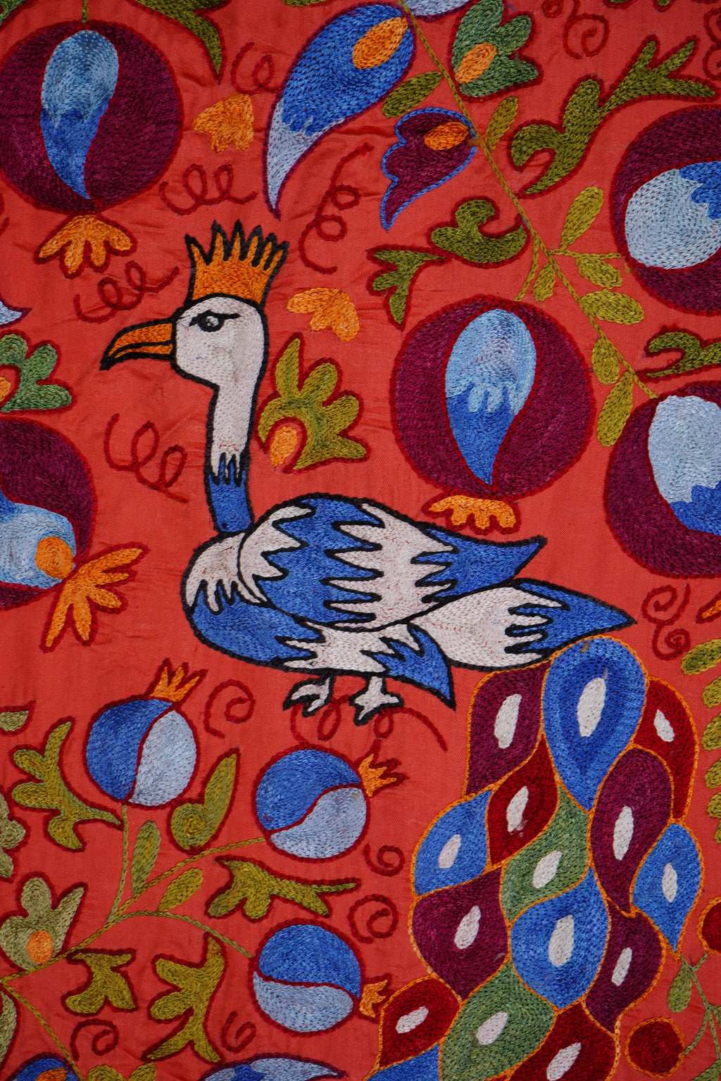Tavus Kuşu Desenli Suzani Duvar Örtüsü 103 x 185 cm