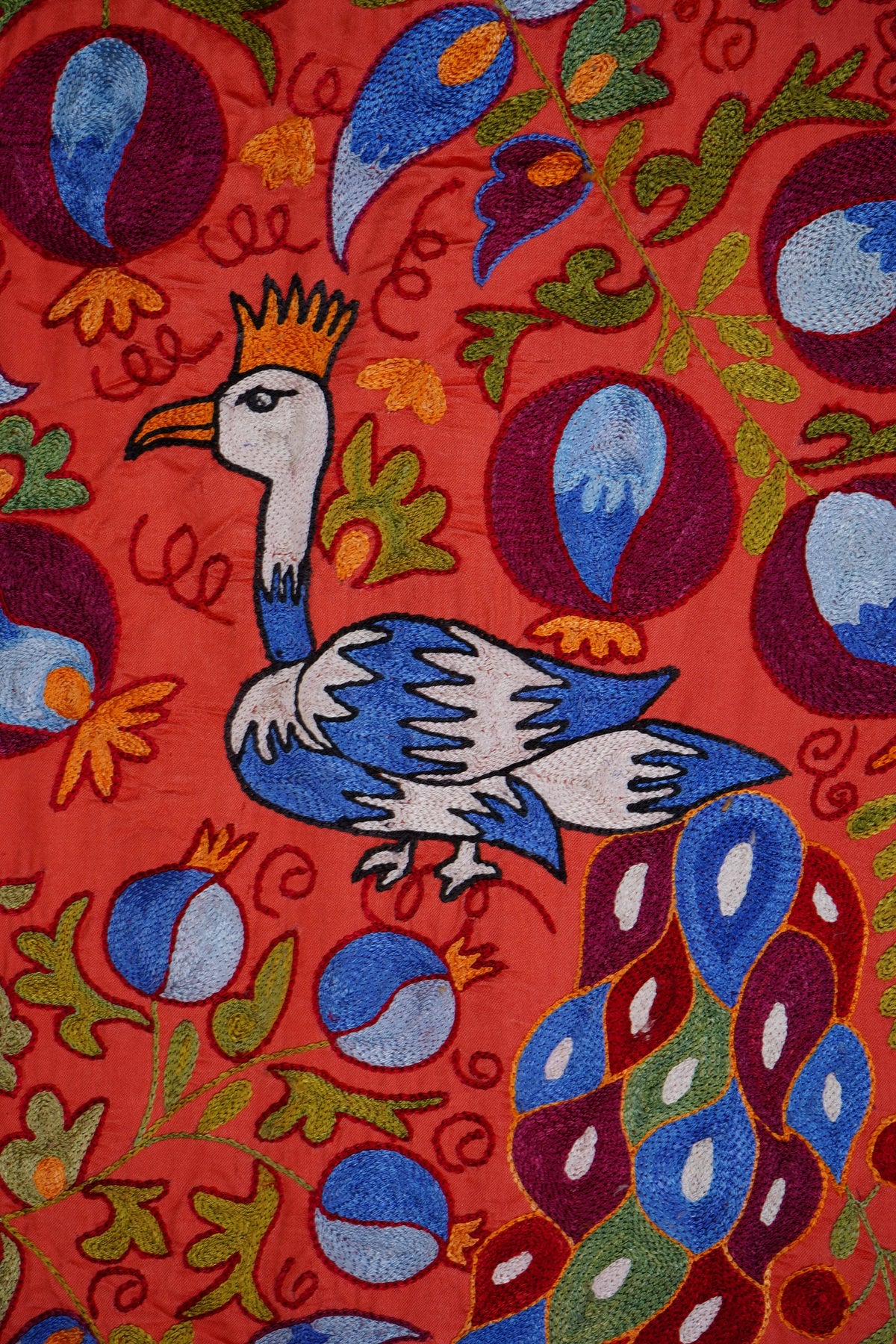 Tavus Kuşu Desenli Suzani Duvar Örtüsü 103 x 185 cm